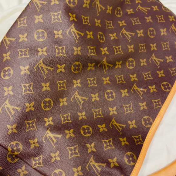 Louis Vuitton Monogram Artsy MM Bag - Picture 6 of 9